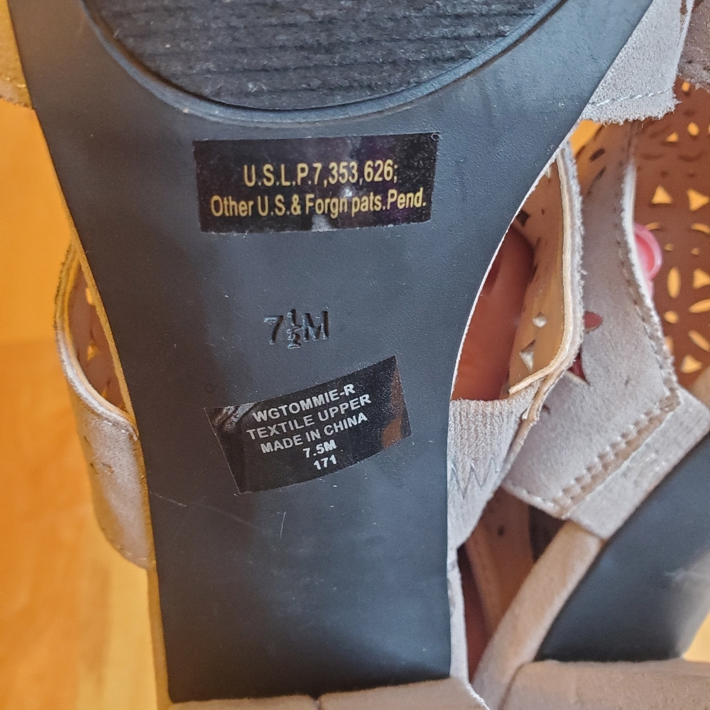 Guess Heels - Picture 6 of 6